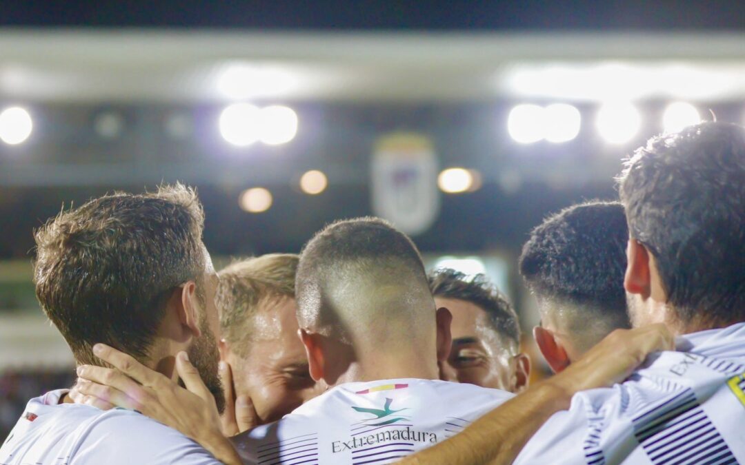 Resumen del partido | Un Club Deportivo Badajoz lleno de garra vence al CF Talavera de la Reina.